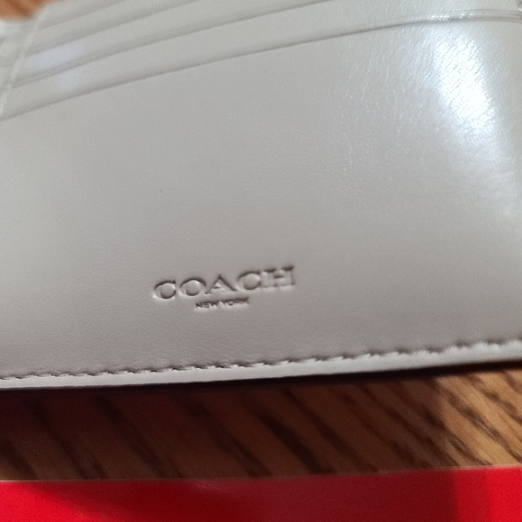 Coach bi fold wallet - Picture 2 of 4